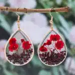 1 paire de boucles d'oreilles en forme de minerai concassé rouge, fleurs séchées faites à la main, gouttes de vraies fleurs, pour dames, travail quotidien, rendez-vous, porter des cadeaux 1