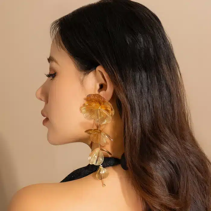IngeSight.Z – boucles d'oreilles élégantes à grandes fleurs pour femmes, pendentif classique en forme de pétale de couleur or, bijoux de fête, 2024 3