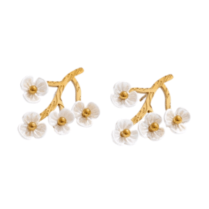 Boucle d'oreille fleurs blanches