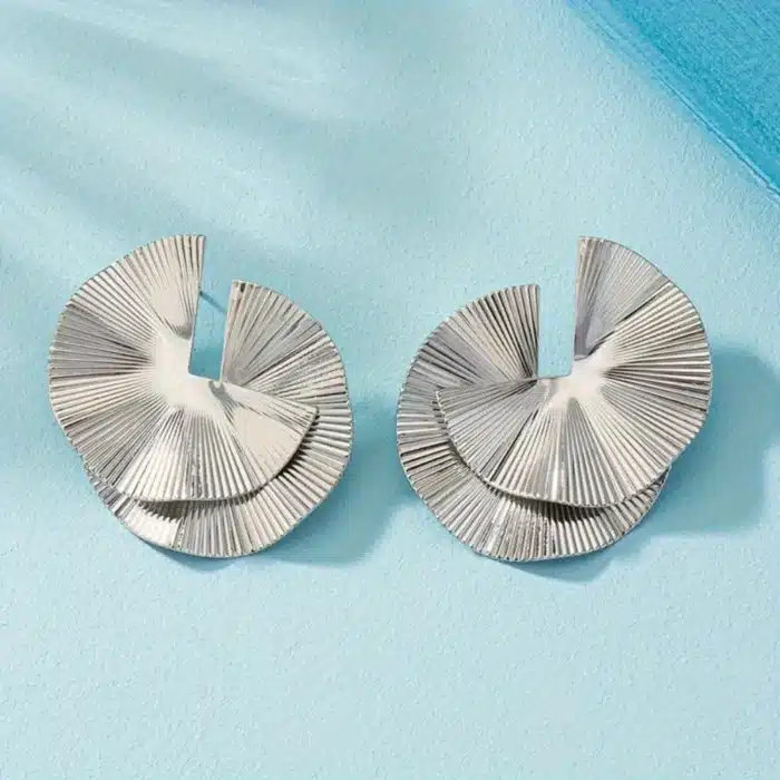 Boucles d'oreilles en forme de feuille massif pour femmes et filles, Design déformé doré, accessoires de bijoux Sexy en métal, à la mode, pour fête et vacances 3