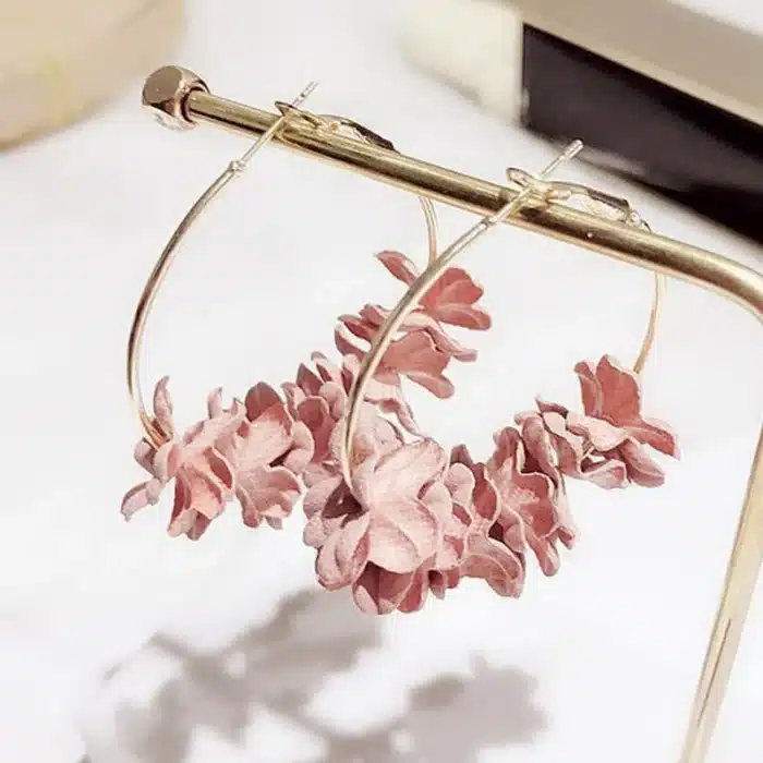 2020 mode boucles d'oreilles pour femmes Bijoux élégant tissu fleur pétale alliage cercle rond boucles d'oreilles charme couleur or Brincos 1