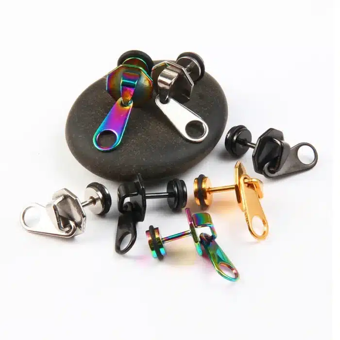 2pcs hommes / femmes punk rock chirurgical en acier inoxydable zip Head boucles d'oreilles à vis arrière pour les hommes et les femmes de porter des bijoux tous les jours 4