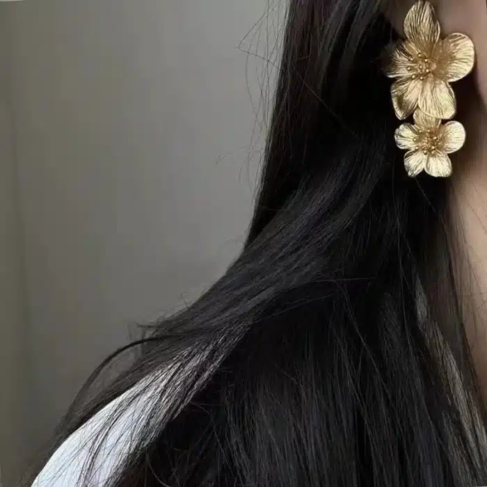 Boucles d'oreilles Vintage en métal pour femmes, fleur, Premium, exagéré, doré, nouvelle mode, bijoux de fête, accessoires, cadeaux 2025 4