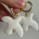 Boucles d'oreilles rondes géométriques en métal pour femmes, cerceau de colombe de paix blanche, Style européen et américain, bijoux de personnalité, cadeau 1