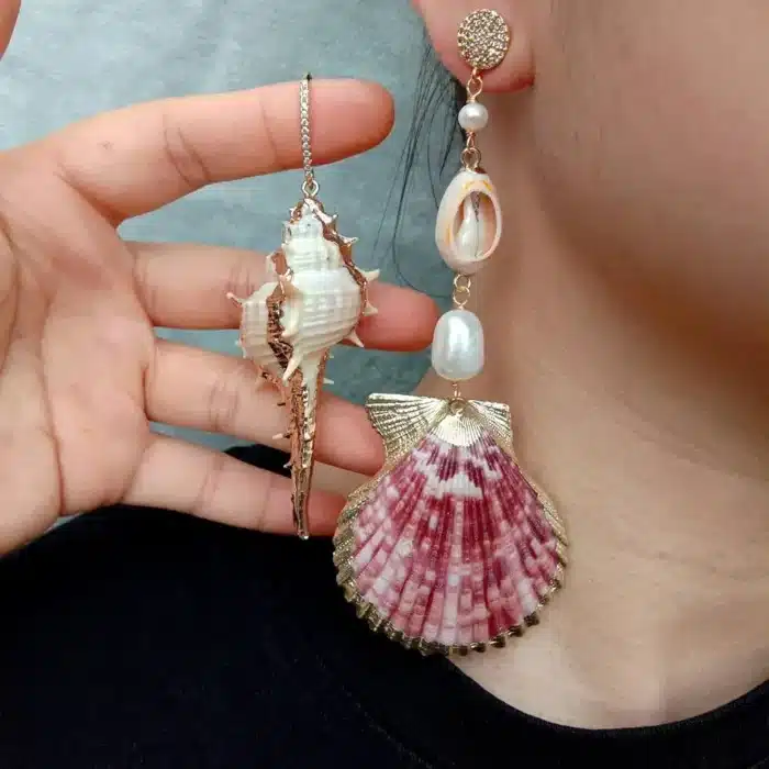 YYGEM boucles d'oreilles asymétriques en spirale naturelle, conque de mer, perle de riz blanche 2
