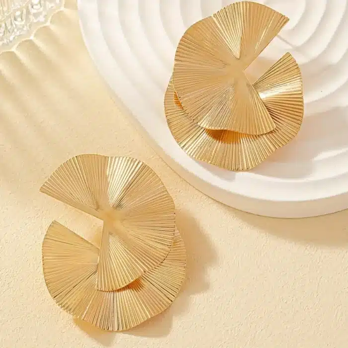 Boucles d'oreilles en forme de feuille massif pour femmes et filles, Design déformé doré, accessoires de bijoux Sexy en métal, à la mode, pour fête et vacances 6