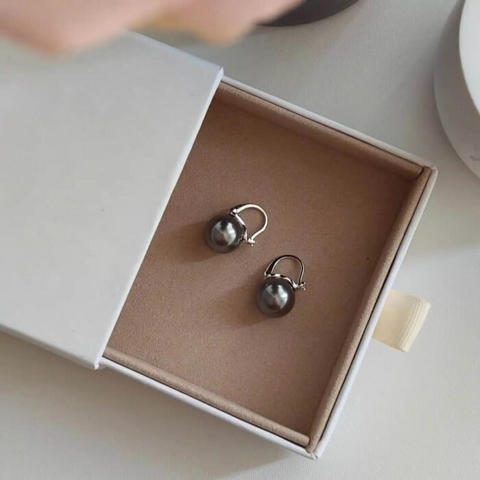 boucle_oreille_perle_grise_2_cleanup