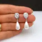 Huitan – boucles d'oreilles pendantes en forme de goutte d'eau pour femmes, accessoire d'oreille de luxe à la mode, bijoux de fête de fiançailles et de mariage 1