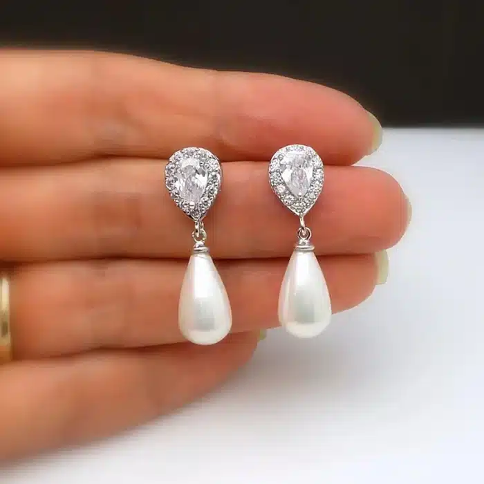 Huitan – boucles d'oreilles pendantes en forme de goutte d'eau pour femmes, accessoire d'oreille de luxe à la mode, bijoux de fête de fiançailles et de mariage 1