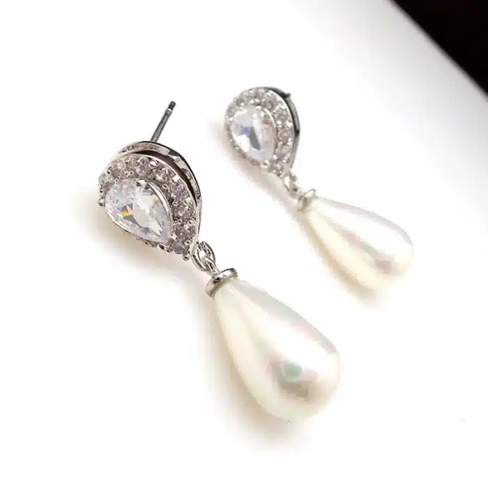 Huitan – boucles d'oreilles pendantes en forme de goutte d'eau pour femmes, accessoire d'oreille de luxe à la mode, bijoux de fête de fiançailles et de mariage 2