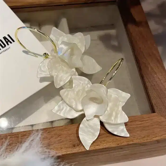 Boucles d'oreilles créoles en résine blanche et brune pour femmes, bijoux de déclaration de gardénia, vente en gros, nouvelle collection 4